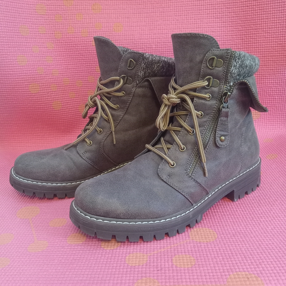 Cliffs by WHITE MOUNTAIN Stone Brown Lace-Up Combat Boots Sz. 9
